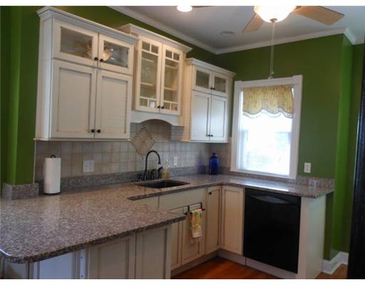 89 Malbone Road Newport, RI 02840 - Photo 4 of 20 Kitchen.