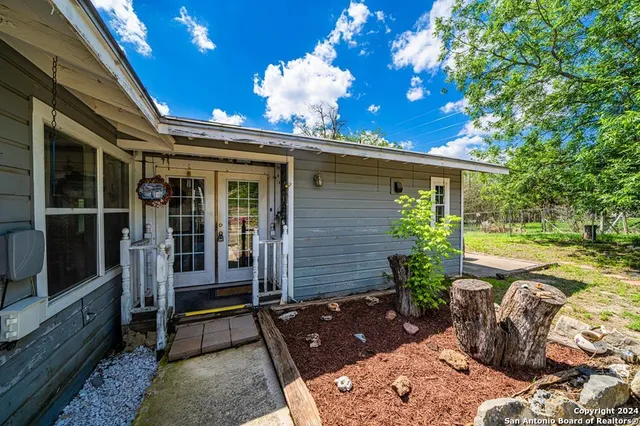 $499,000 | 3420 Junction Highway, Ingram, TX 78025