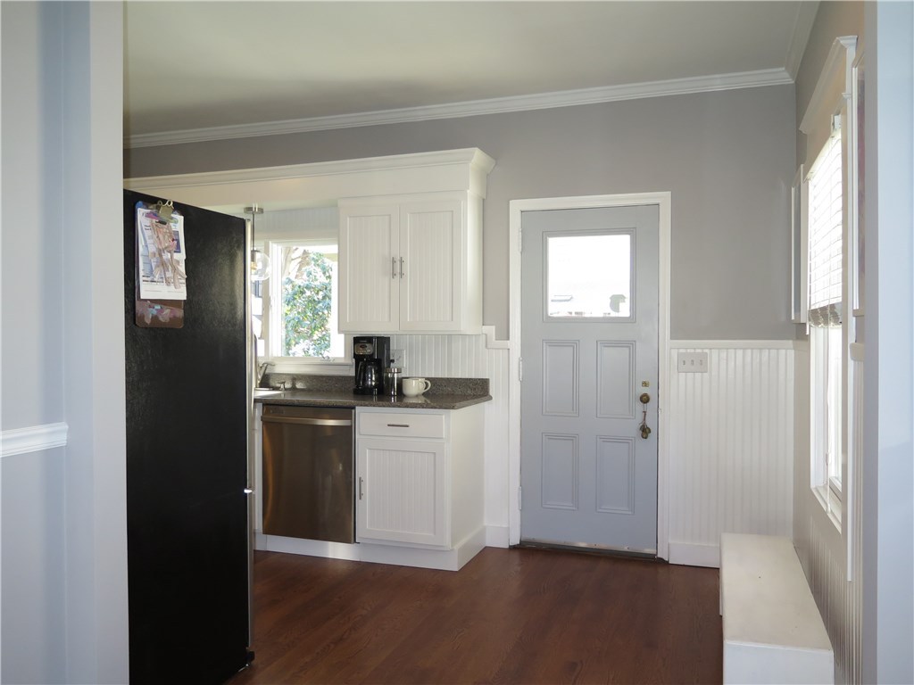 61 Overhill Road Providence, RI 02906 - Photo 13 of 40