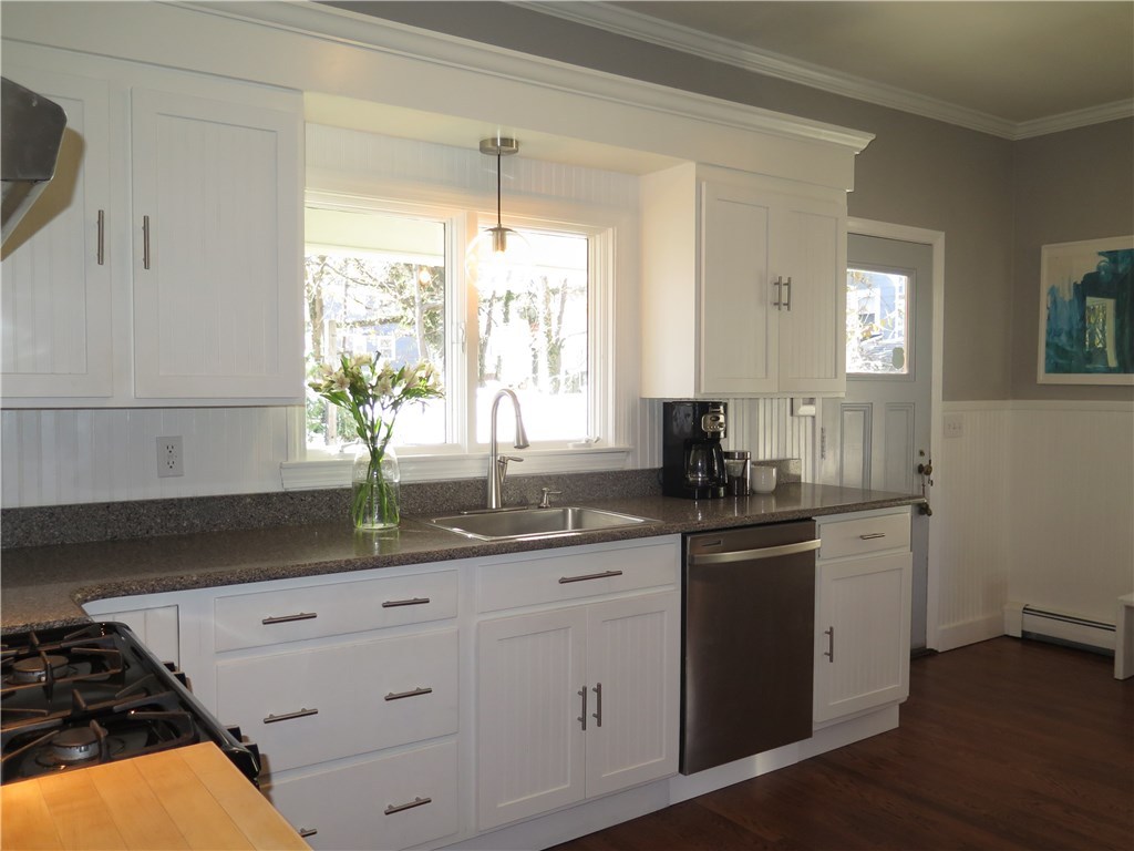 61 Overhill Road Providence, RI 02906 - Photo 15 of 40