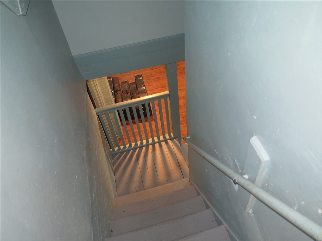 61 Overhill Road Providence, RI 02906 - Photo 34 of 40