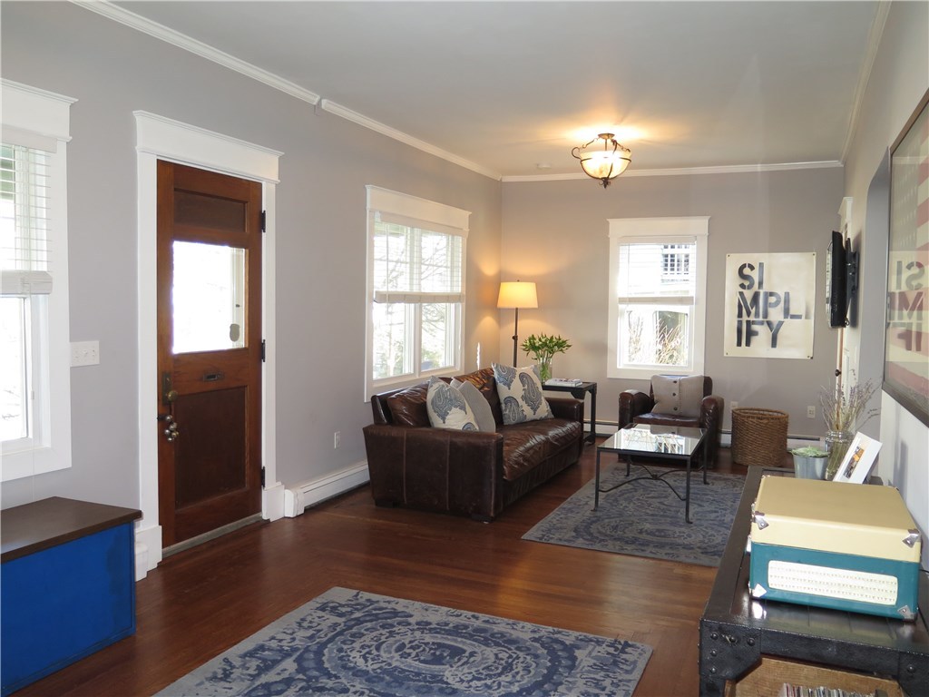 61 Overhill Road Providence, RI 02906 - Photo 4 of 40
