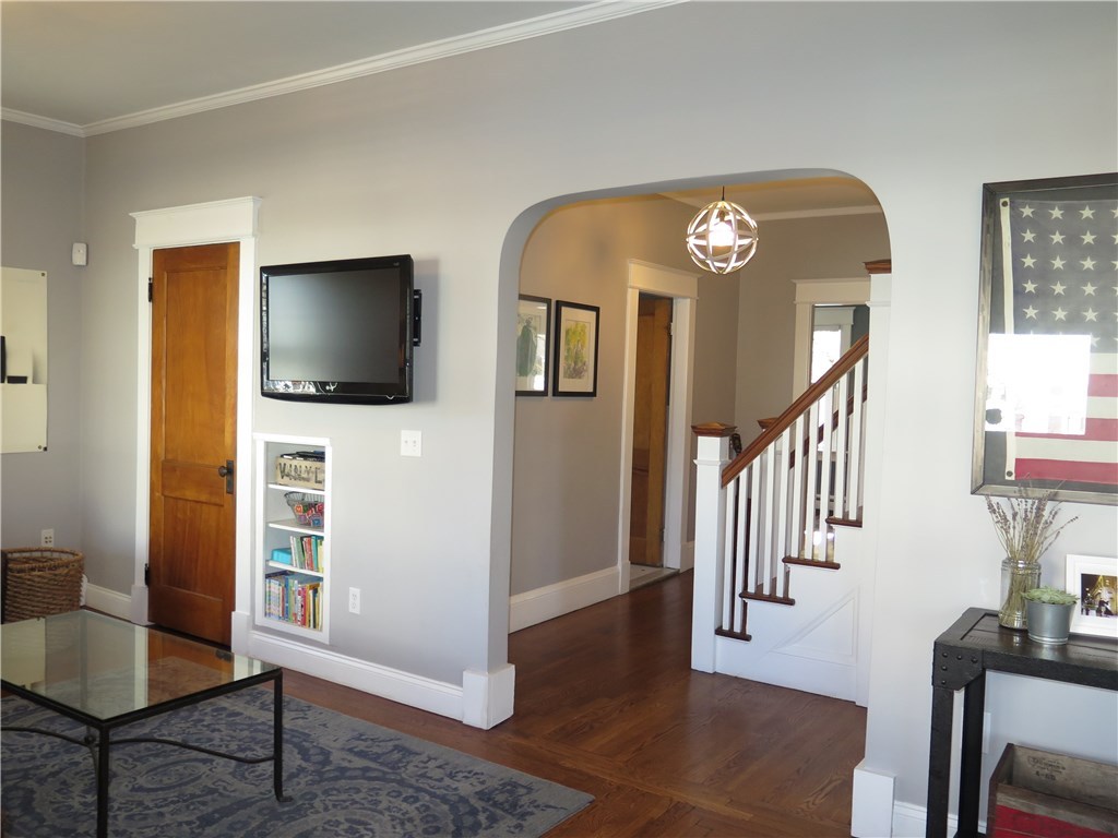 61 Overhill Road Providence, RI 02906 - Photo 6 of 40
