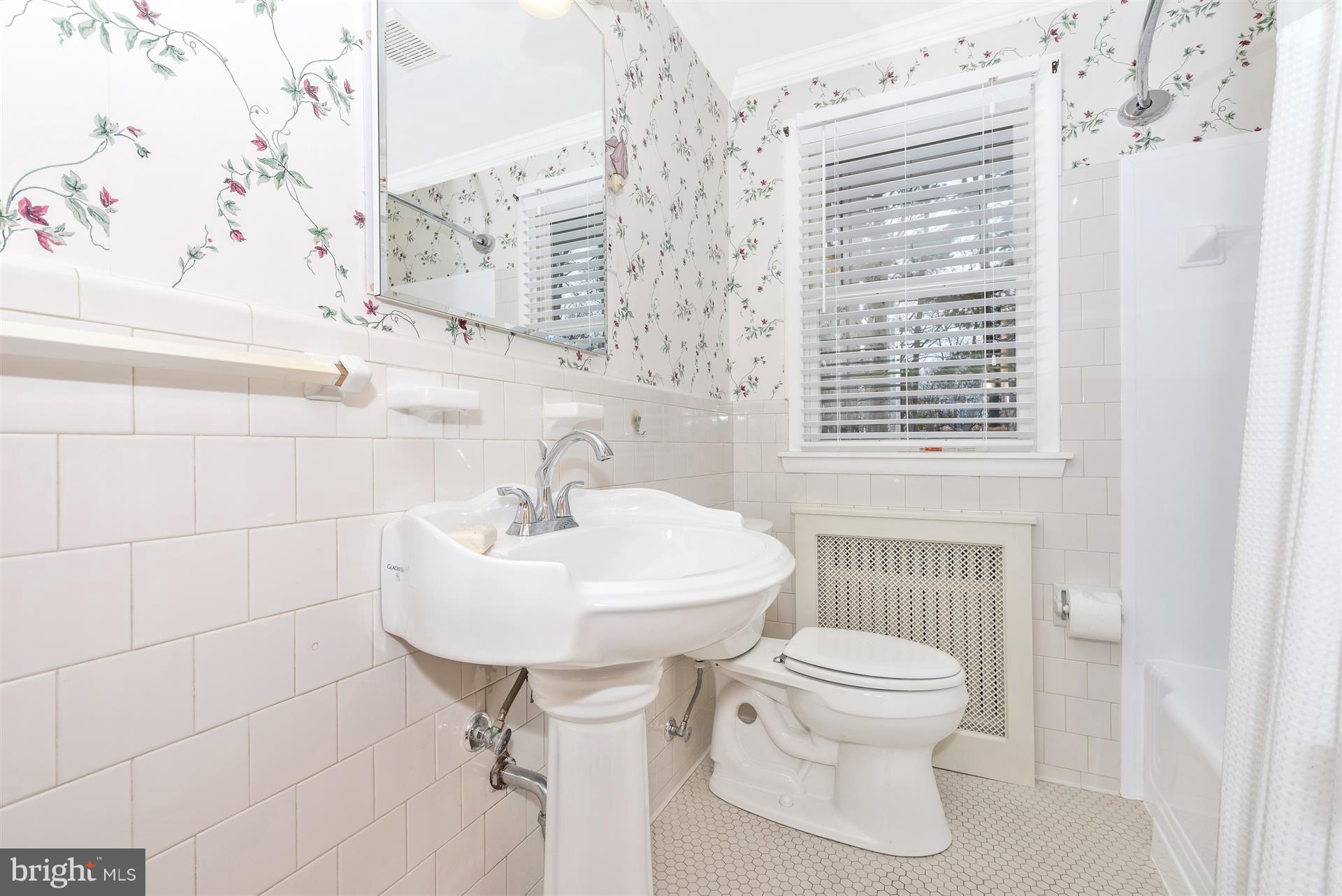 6014 Ridge Road Mount Airy, MD 21771 - Photo 26 of 30 Beautiful main floor bath with tub