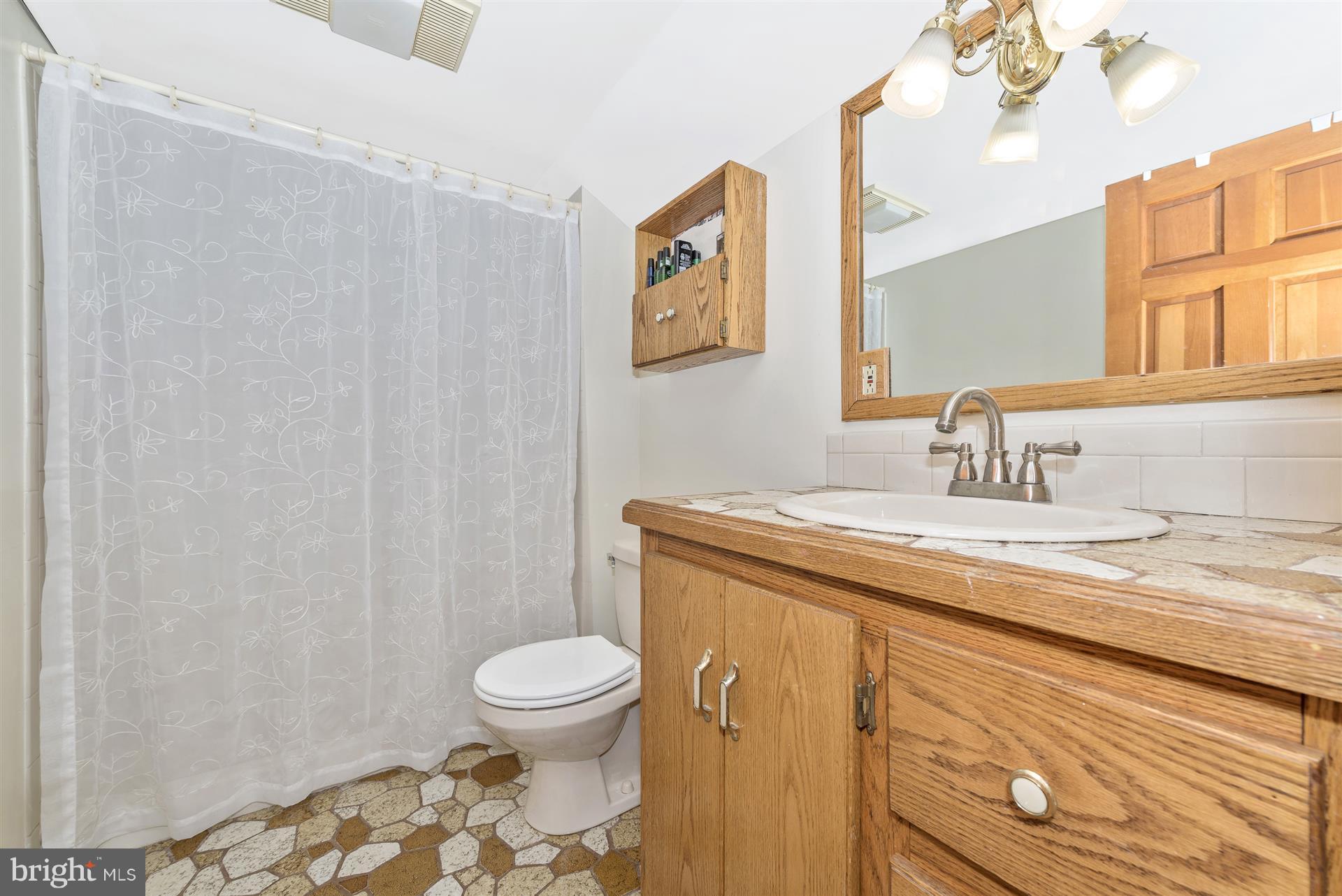 6014 Ridge Road Mount Airy, MD 21771 - Photo 27 of 30 Bath (Master) with shower upper level