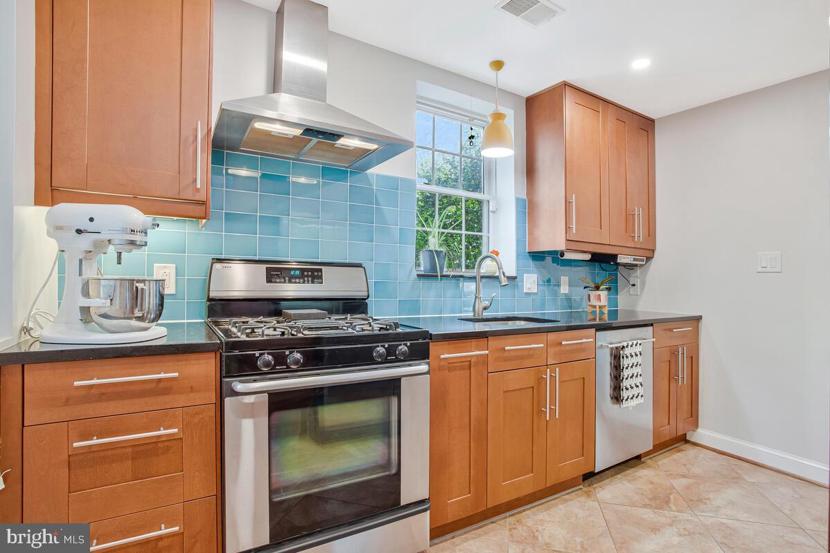 4106 Decatur Street Hyattsville, MD 20781 - Photo 15 of 50 I love the blue backsplash! & the SS hood!