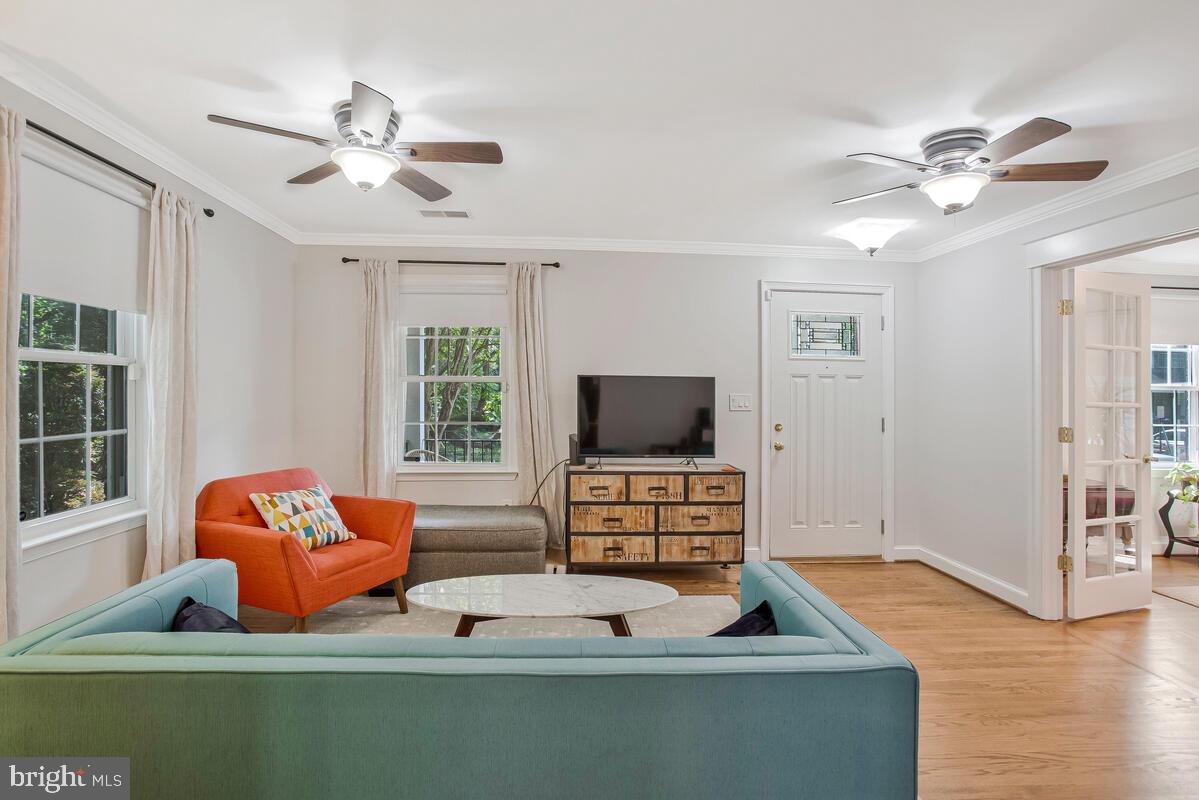 4106 Decatur Street Hyattsville, MD 20781 - Photo 8 of 50 Living room