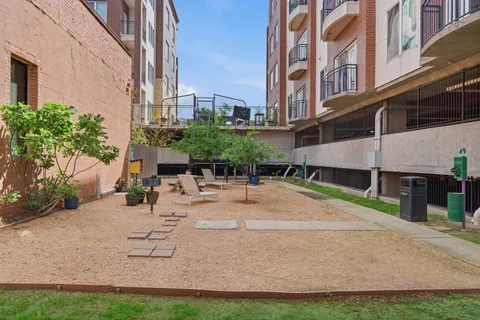 a view of a parking area