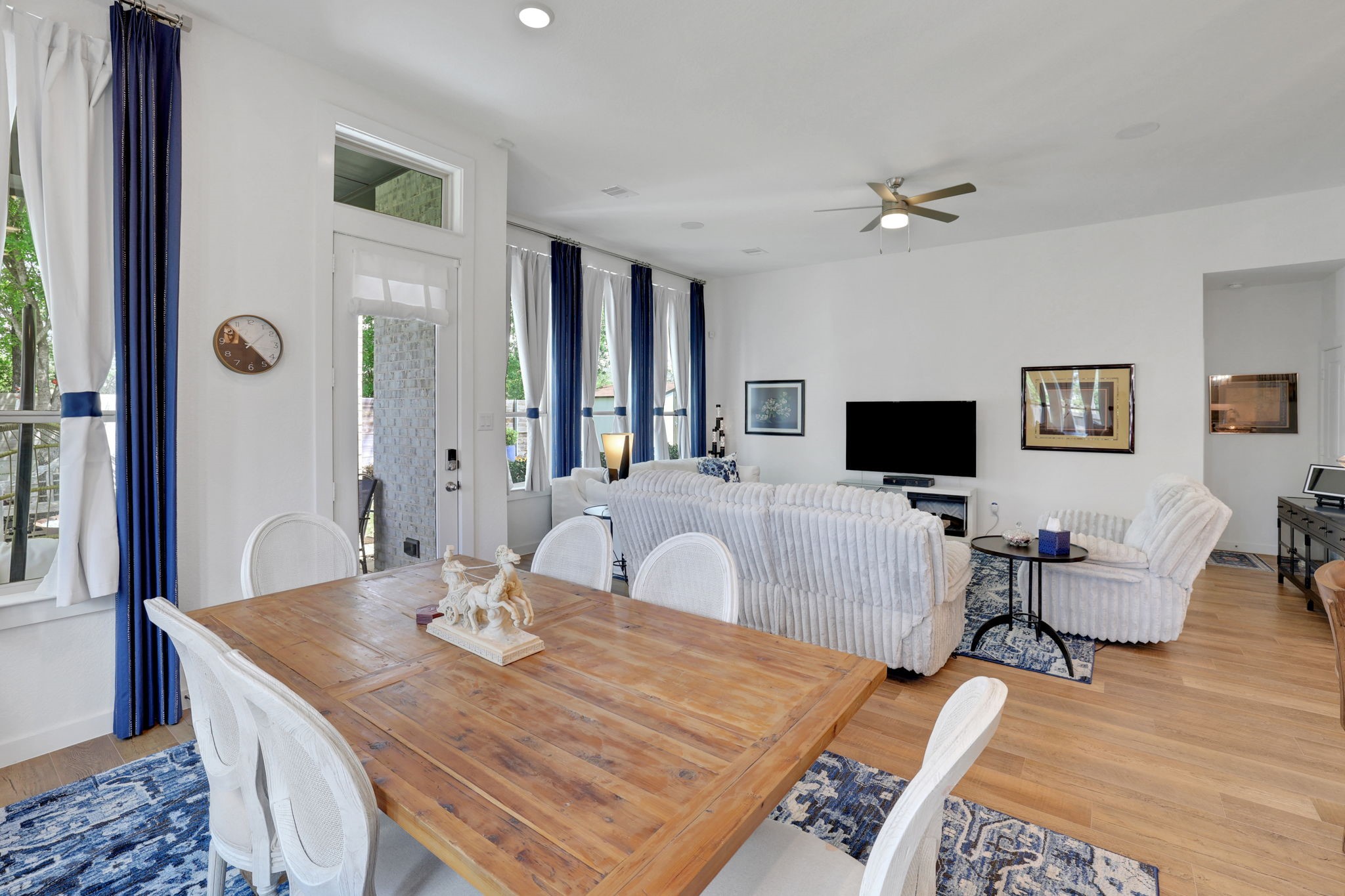 17710 Fernweh Court Conroe, TX 77302 - Photo 12 of 30 Living Room
