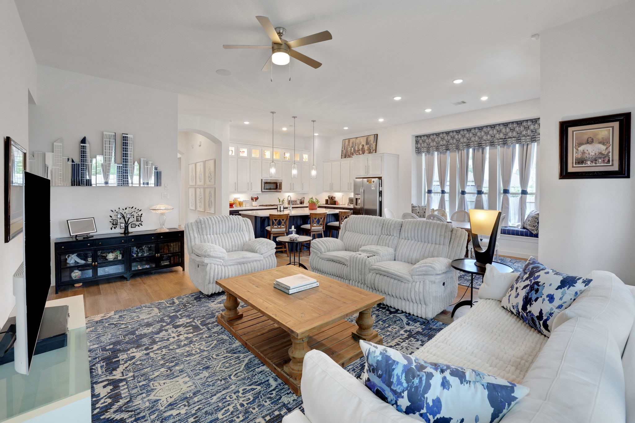 17710 Fernweh Court Conroe, TX 77302 - Photo 14 of 30 Living Room