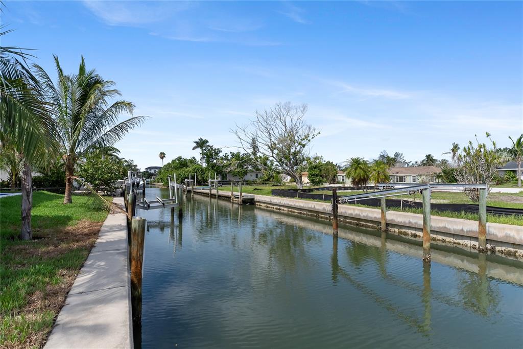 569 Bayview Drive Longboat Key, FL 34228 - Photo 13 of 89