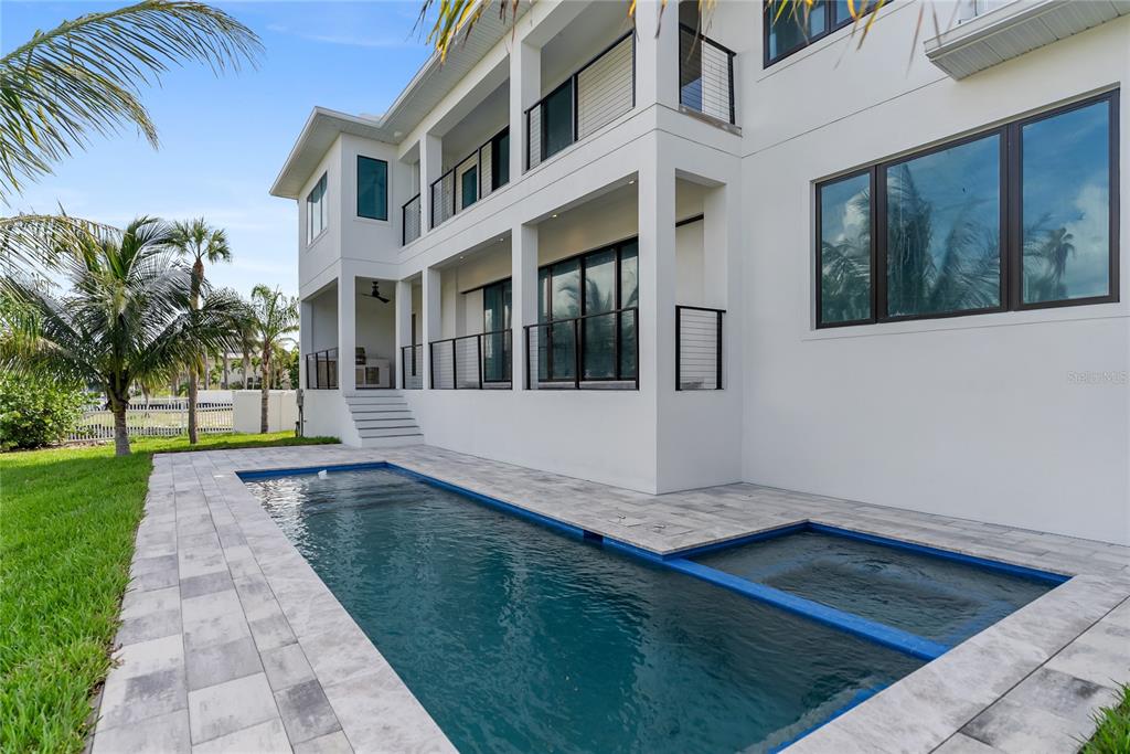 569 Bayview Drive Longboat Key, FL 34228 - Photo 16 of 89