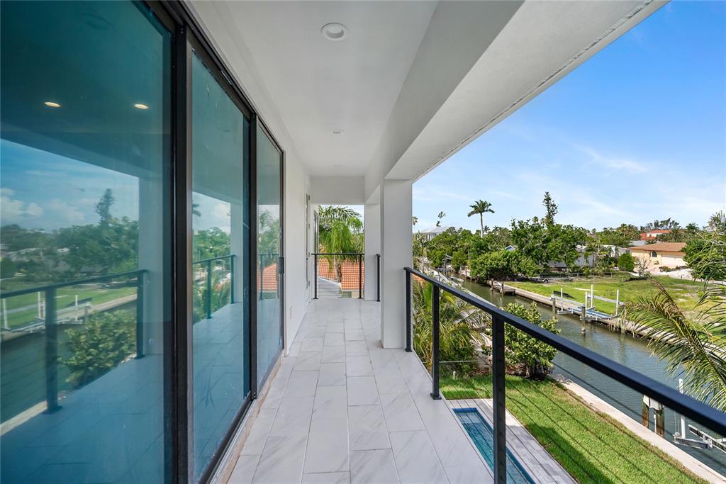 569 Bayview Drive Longboat Key, FL 34228 - Photo 18 of 89