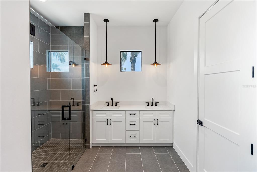 569 Bayview Drive Longboat Key, FL 34228 - Photo 25 of 89