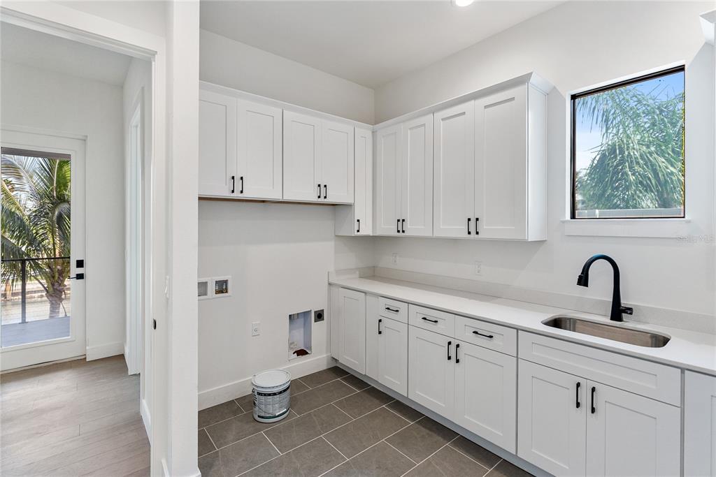 569 Bayview Drive Longboat Key, FL 34228 - Photo 30 of 89