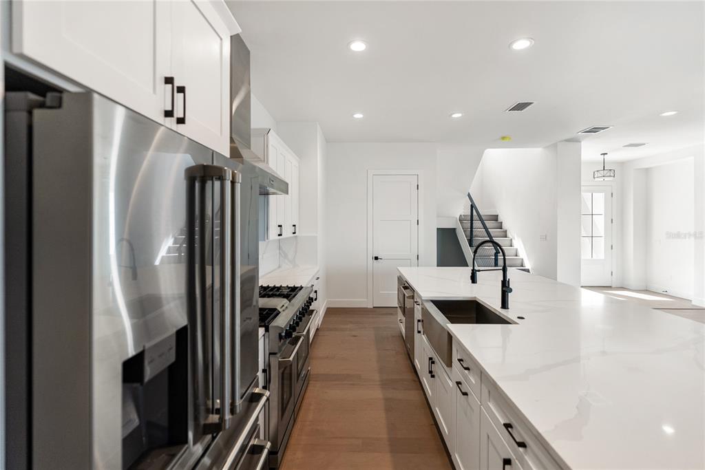 569 Bayview Drive Longboat Key, FL 34228 - Photo 31 of 89