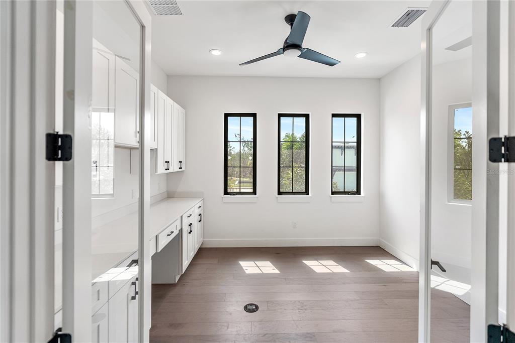 569 Bayview Drive Longboat Key, FL 34228 - Photo 37 of 89