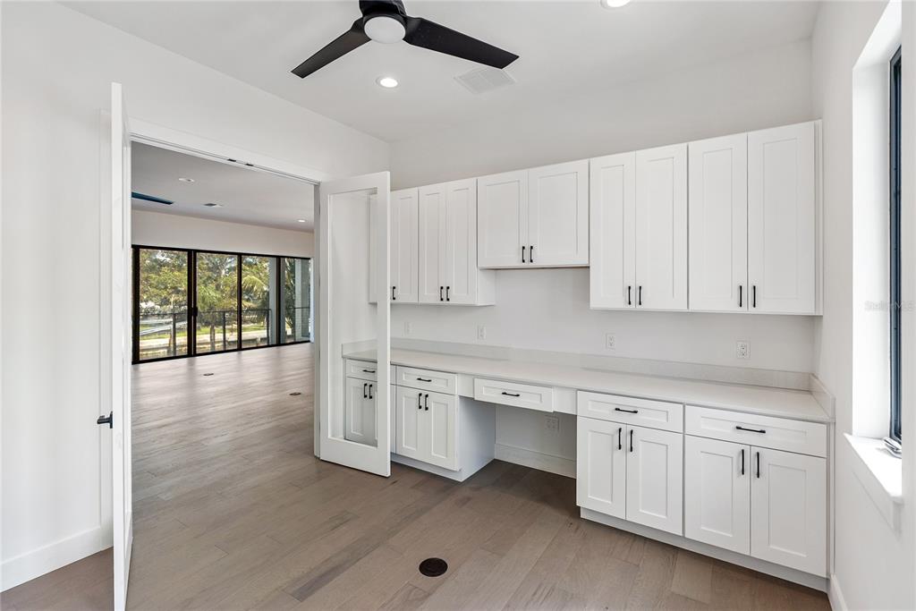 569 Bayview Drive Longboat Key, FL 34228 - Photo 38 of 89