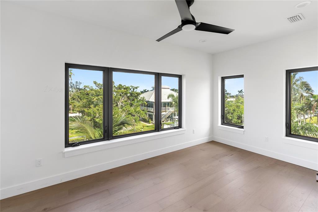 569 Bayview Drive Longboat Key, FL 34228 - Photo 53 of 89