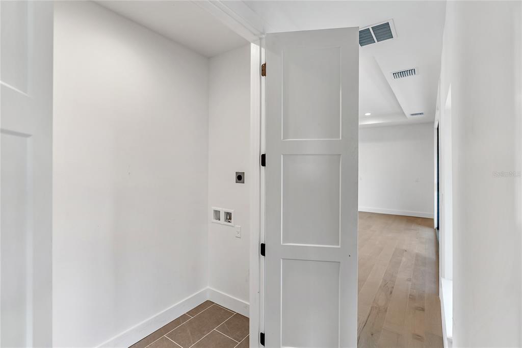 569 Bayview Drive Longboat Key, FL 34228 - Photo 74 of 89