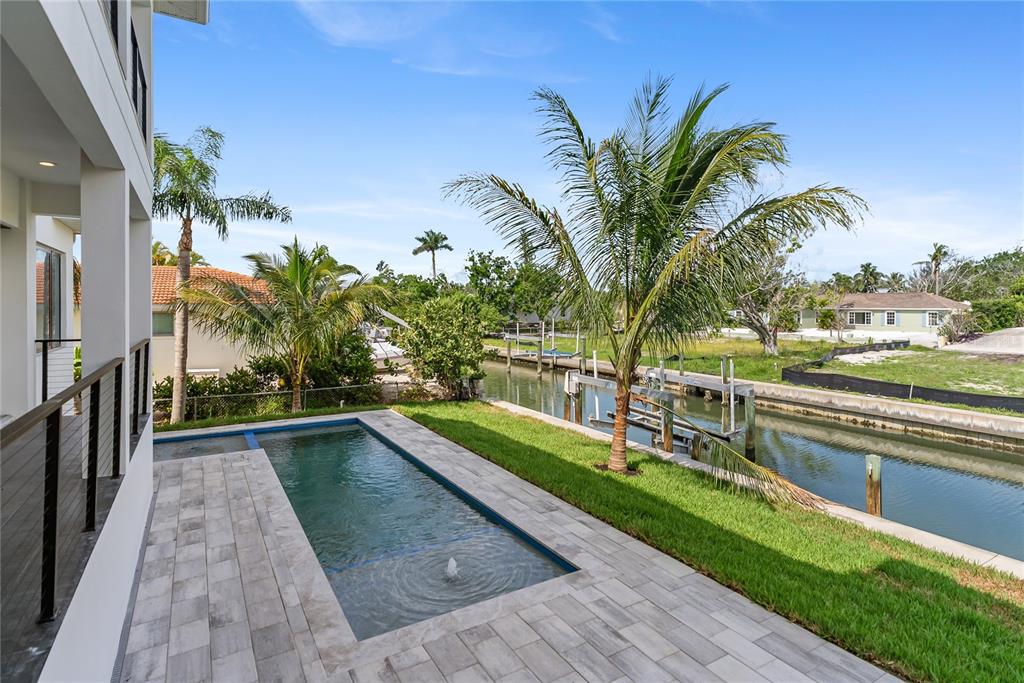 569 Bayview Drive Longboat Key, FL 34228 - Photo 9 of 89