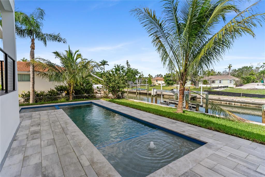 569 Bayview Drive Longboat Key, FL 34228 - Photo 10 of 89