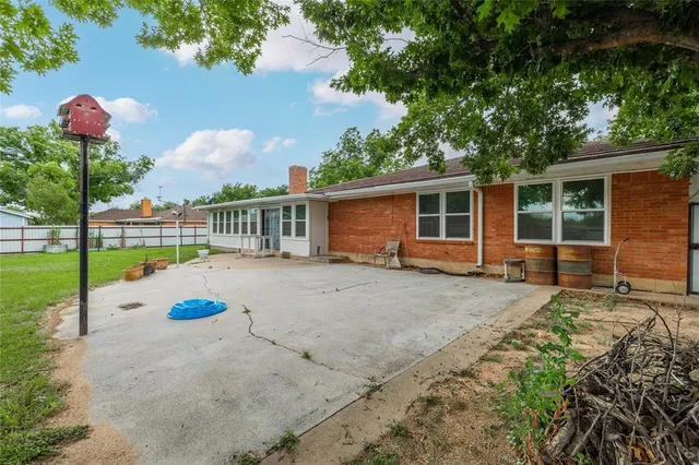 a view of a house with backyard and porch