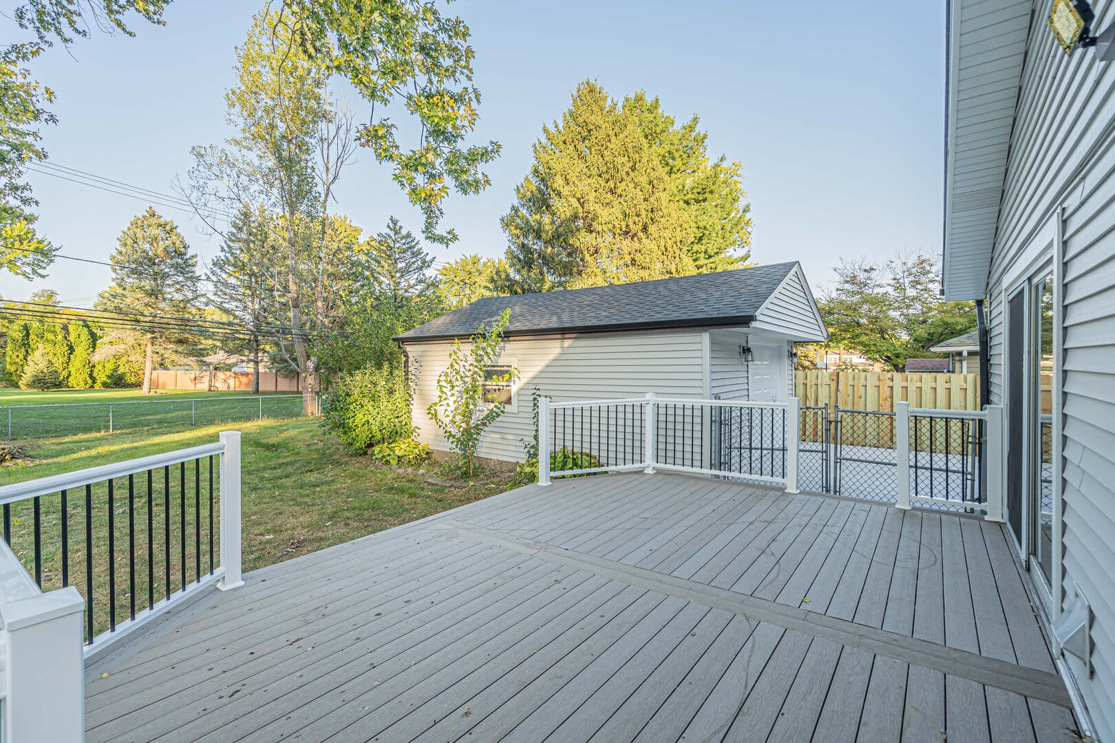 2008 Kirchoff Road Rolling Meadows, IL 60008 - Photo 3 of 13