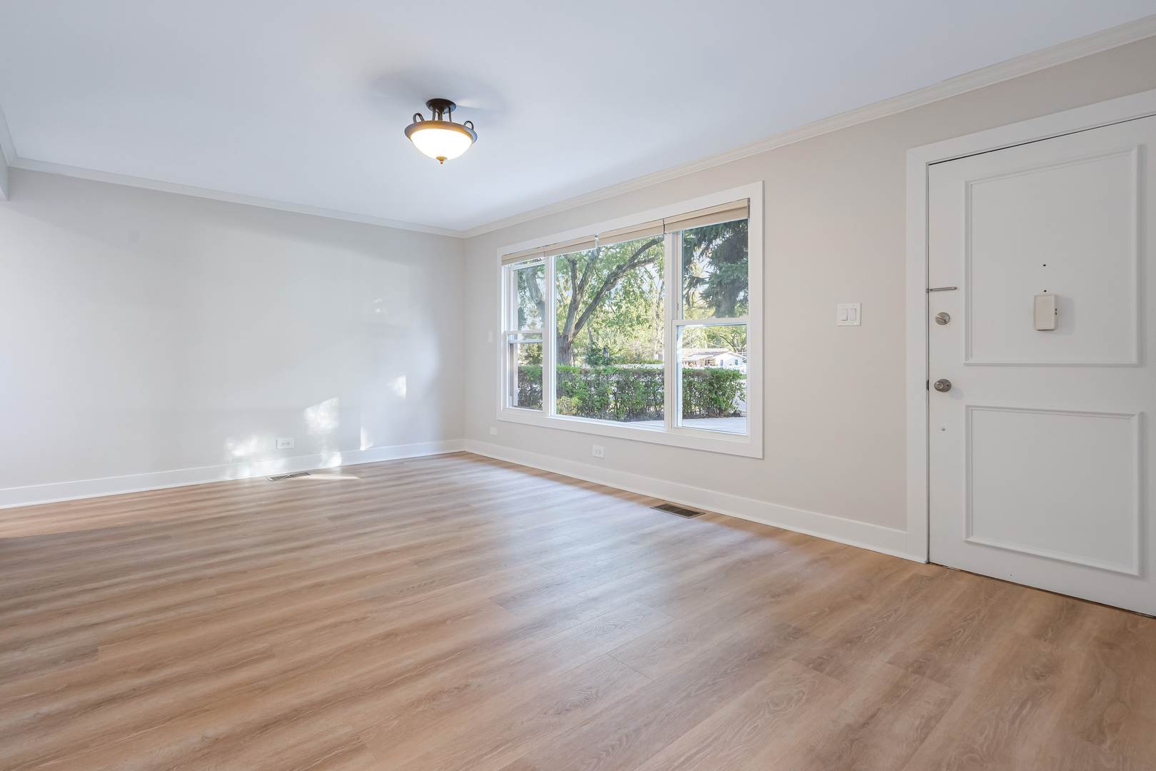 2008 Kirchoff Road Rolling Meadows, IL 60008 - Photo 8 of 13