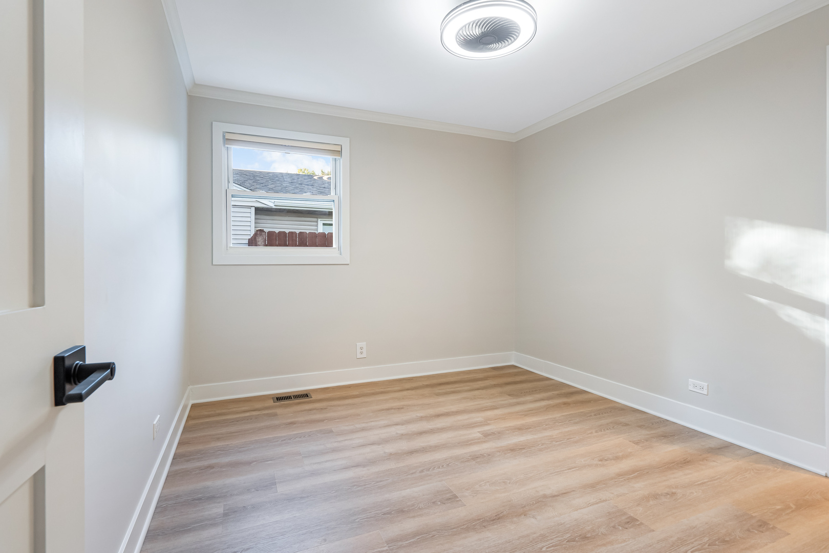 2008 Kirchoff Road Rolling Meadows, IL 60008 - Photo 10 of 13