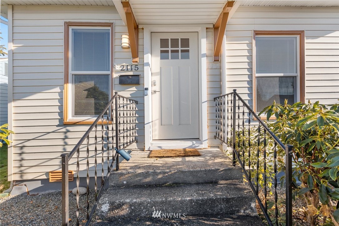 2115 Maple Street Everett, WA 98201 - Photo 3 of 23 Gallery Image 3