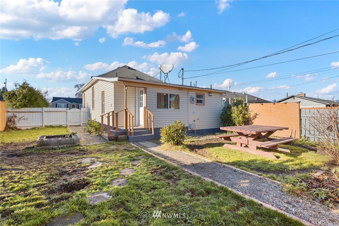2115 Maple Street Everett, WA 98201 - Photo 22 of 23 Gallery Image 22