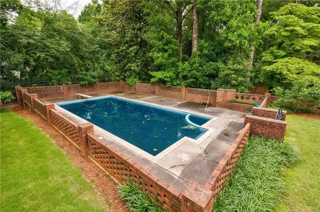 a view of a backyard with chairs