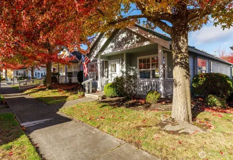 a view of a house with yard and tree s