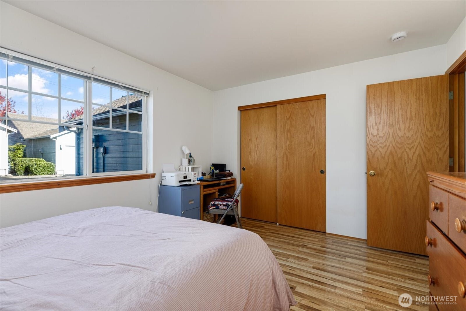 161 West Whidbey Avenue, Unit 5 Oak Harbor, WA 98277 - Photo 22 of 32 a bedroom with a bed and a window