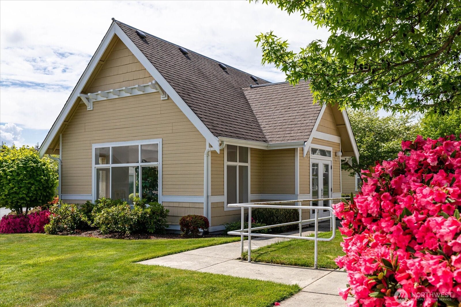 161 West Whidbey Avenue, Unit 5 Oak Harbor, WA 98277 - Photo 28 of 32 a view of backyard with chairs and potted plants