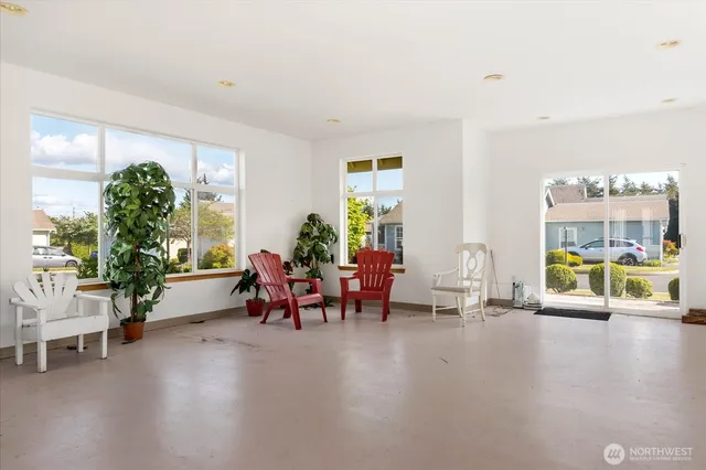 $315,000 | 161 West Whidbey Avenue, Unit 5, Oak Harbor, WA 98277