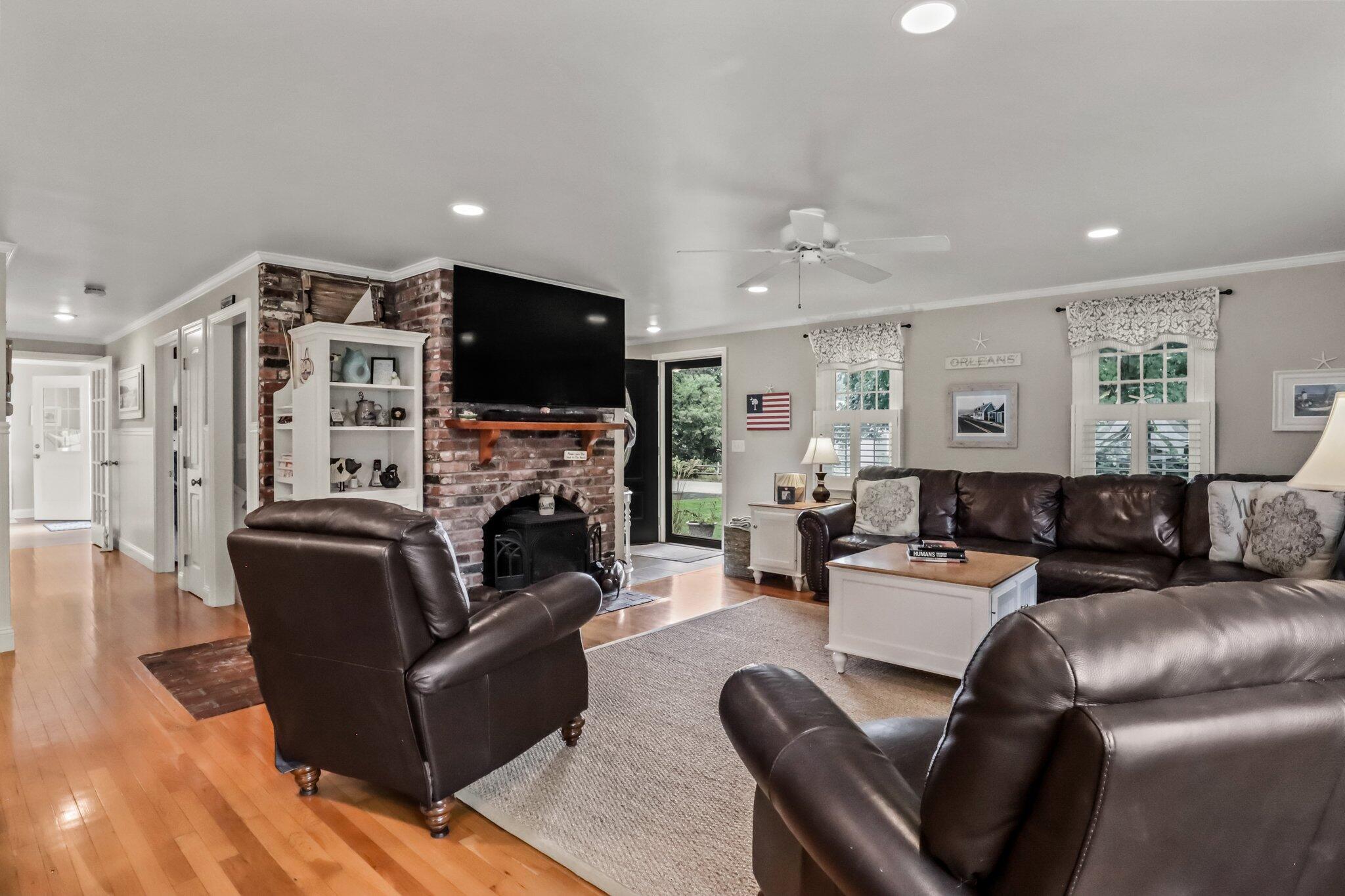 7 Hofe Road Orleans, MA 02653 - Photo 9 of 65 Living room
