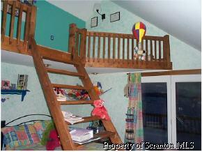 213 Mundro Road Olyphant, PA 18447 - Photo 5 of 6 Gallery Image 5