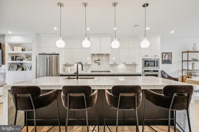 $1,298,000 | 7585 Sawyer Farm Way, Unit 904, McLean, VA 22102