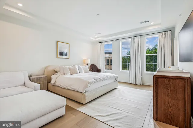 $1,298,000 | 7585 Sawyer Farm Way, Unit 904, McLean, VA 22102