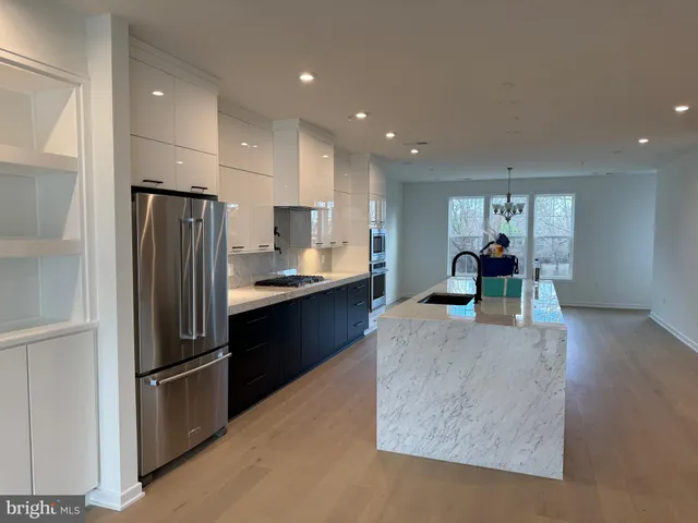 $1,298,000 | 7585 Sawyer Farm Way, Unit 904, McLean, VA 22102