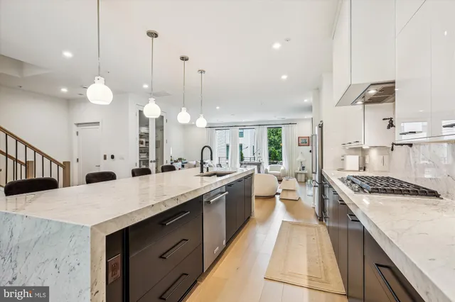 $1,298,000 | 7585 Sawyer Farm Way, Unit 904, McLean, VA 22102