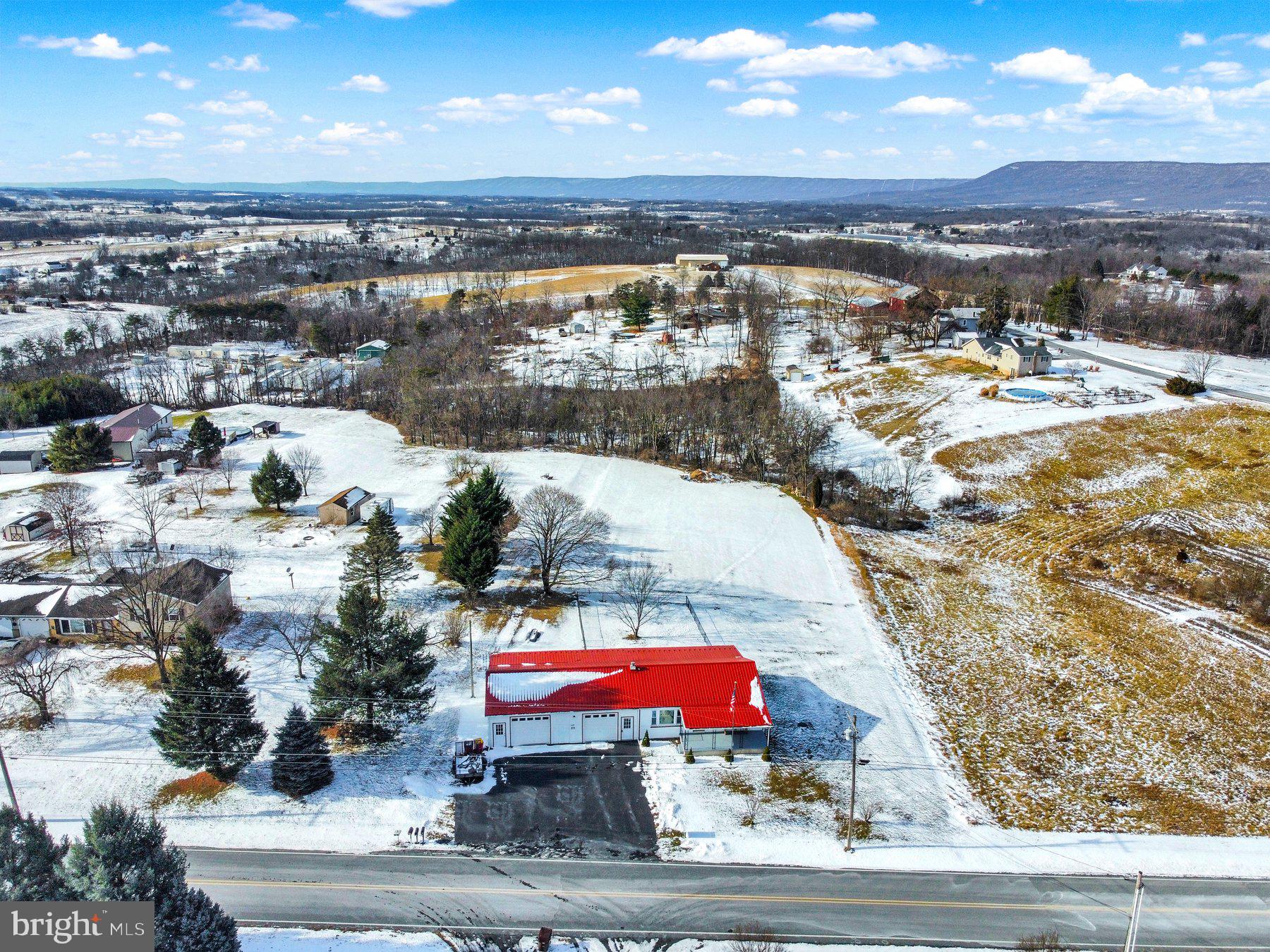 170 Oakhill Road Carlisle, PA 17015 - Photo 3 of 33 Gallery Image 3