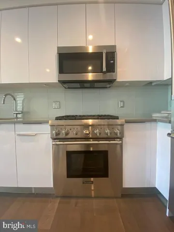 $2,999 | 45 Sutton Square Southwest, Unit 1111, Washington, DC 20024