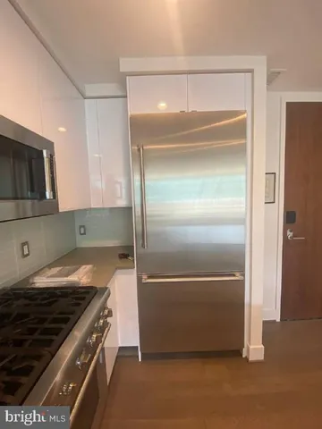 $2,999 | 45 Sutton Square Southwest, Unit 1111, Washington, DC 20024