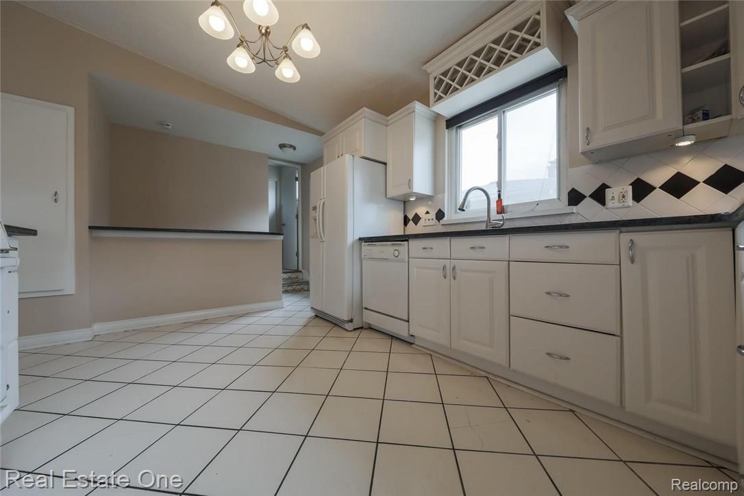 14089 Inkster Road Livonia, MI 48154 - Photo 11 of 29 14089 Inkster 11.jpg