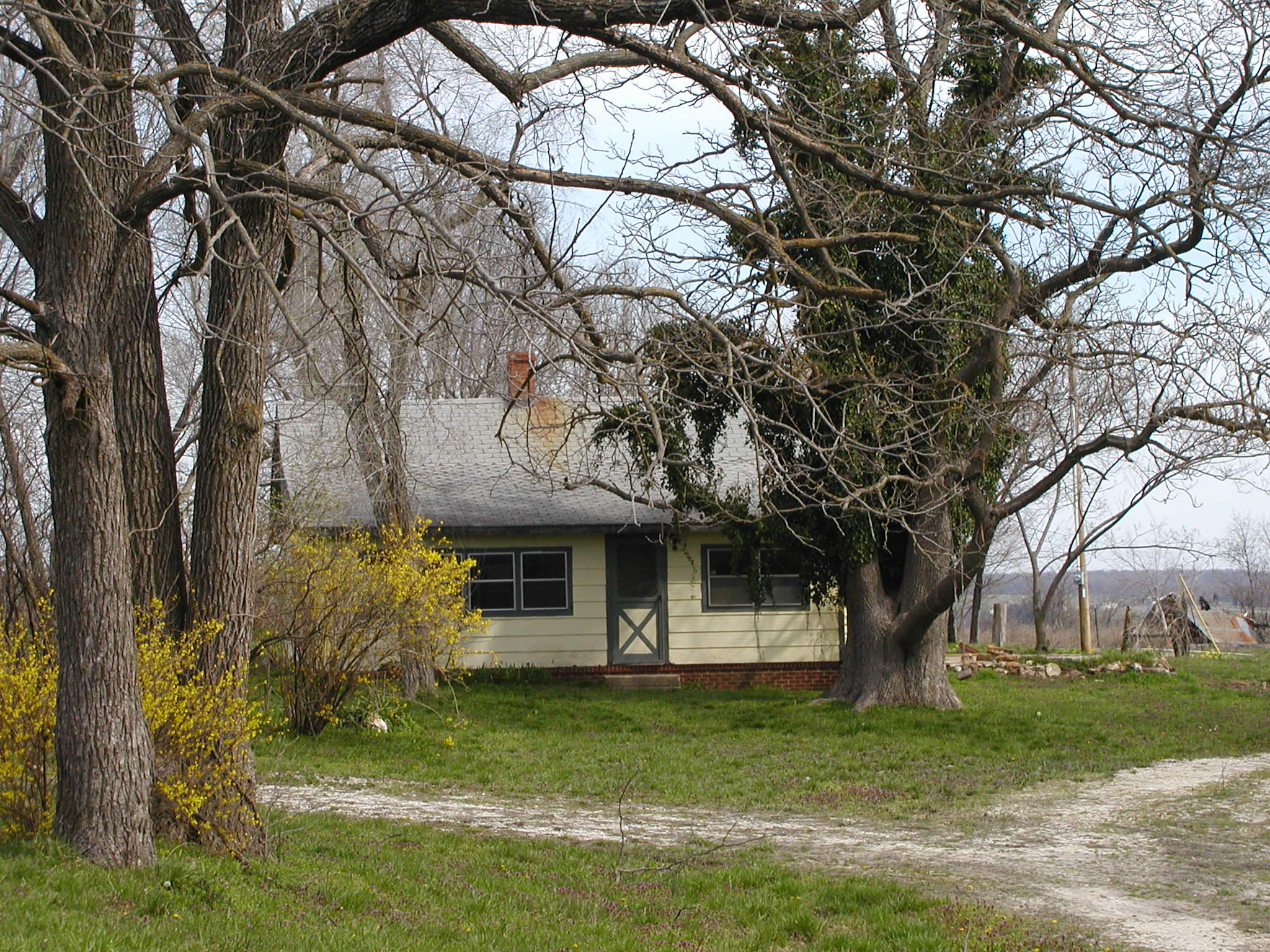 863 East 412th Road Bolivar, MO 65613 - Photo 1 of 1 Travis Ewing 003