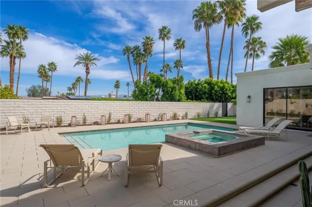 a view of a backyard with pathway