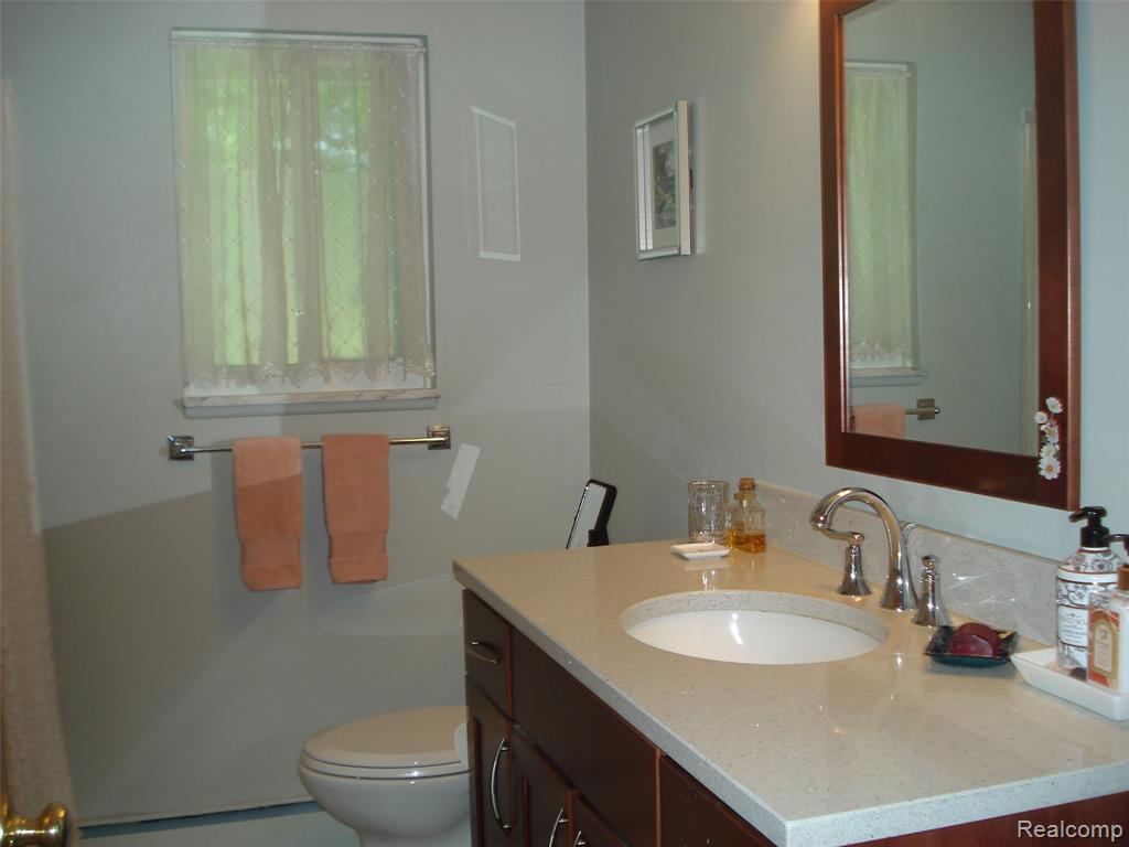 220 Montmorency Road Rochester, MI 48307 - Photo 11 of 18